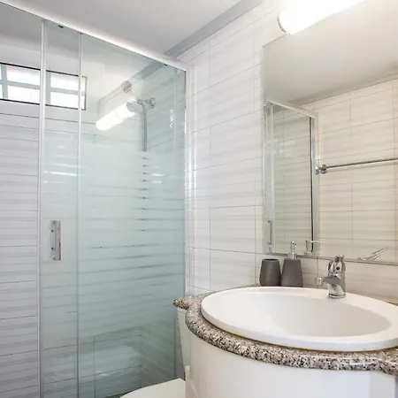 Flora's Place Apartmán *